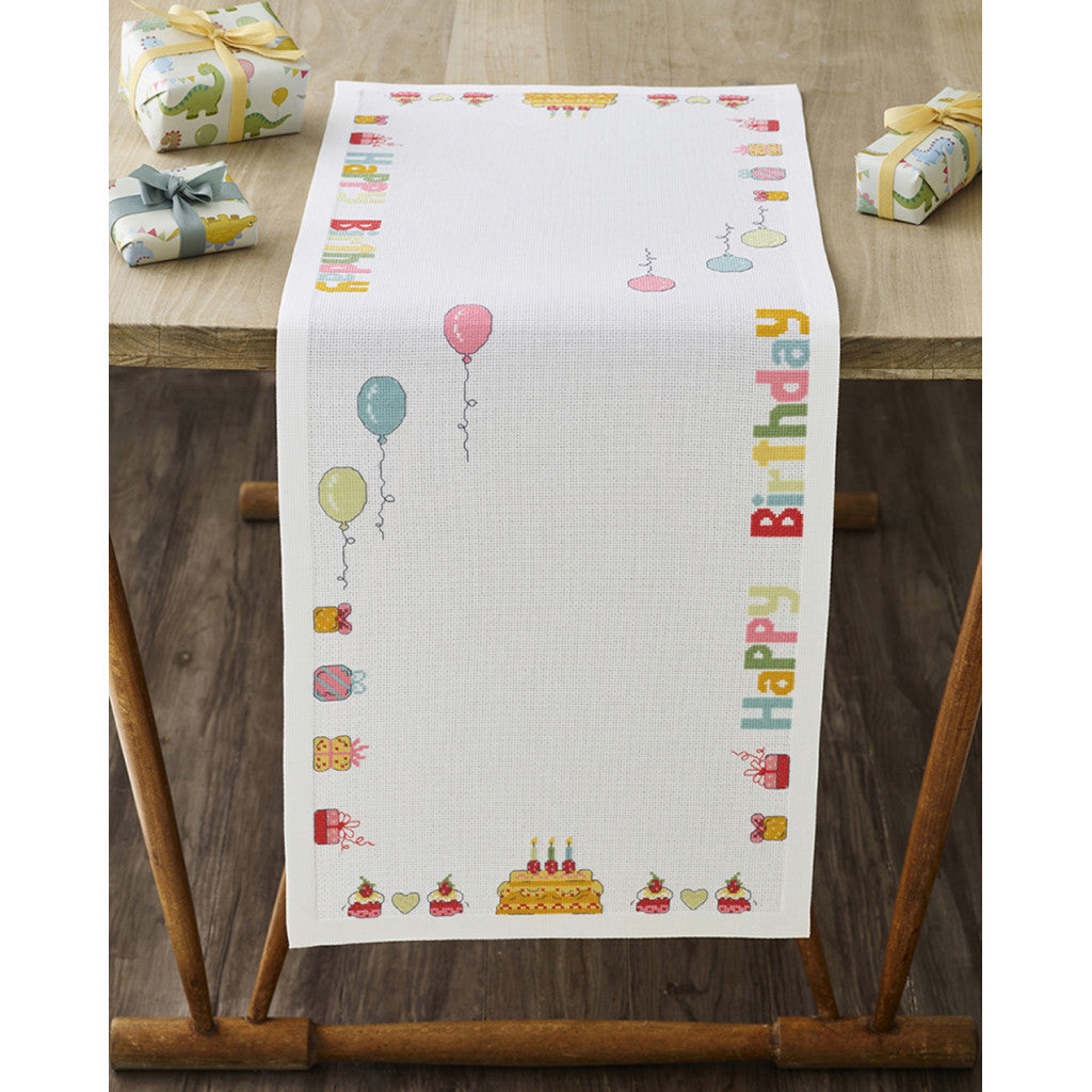 Korsstingsbroderi, Løper Happy Birthday - 33x89cm