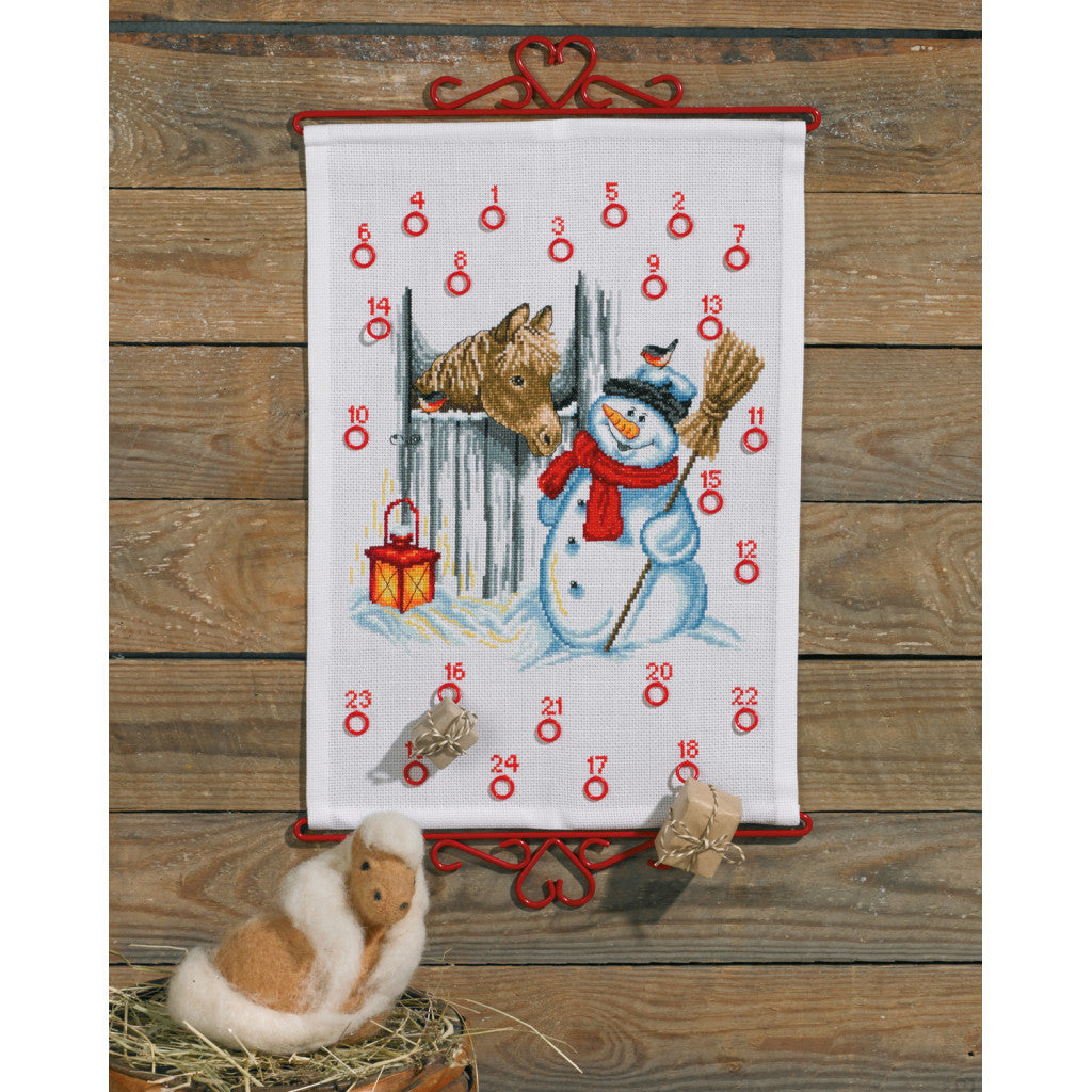 Korsstingsbroderi Adventskalender - Snømannen og Blakken 32x45