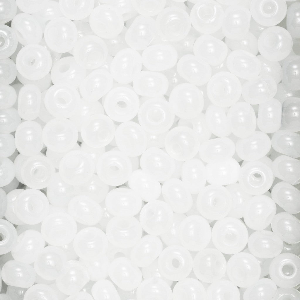 Rocaillesperle 6/0 - Alabast. Hvit