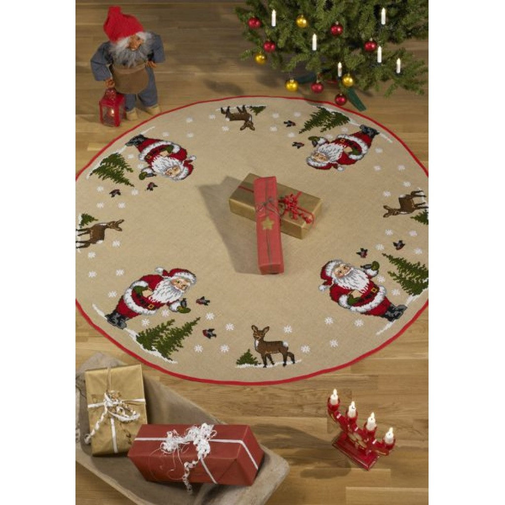 Korsstingsbroderi - Juletreteppe Tomten matar fåglar, 170cm