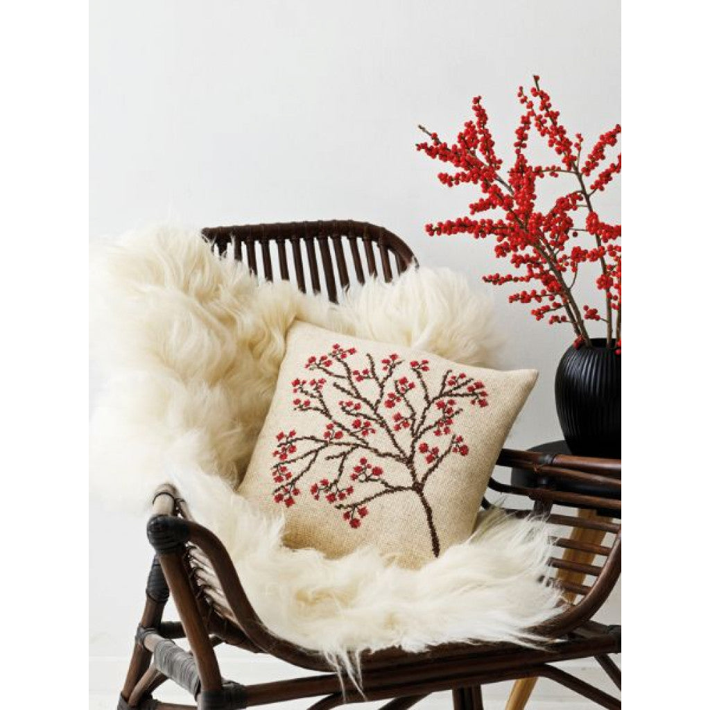 Korsstingsbroderi Pute - Vinterbær, 40x40cm