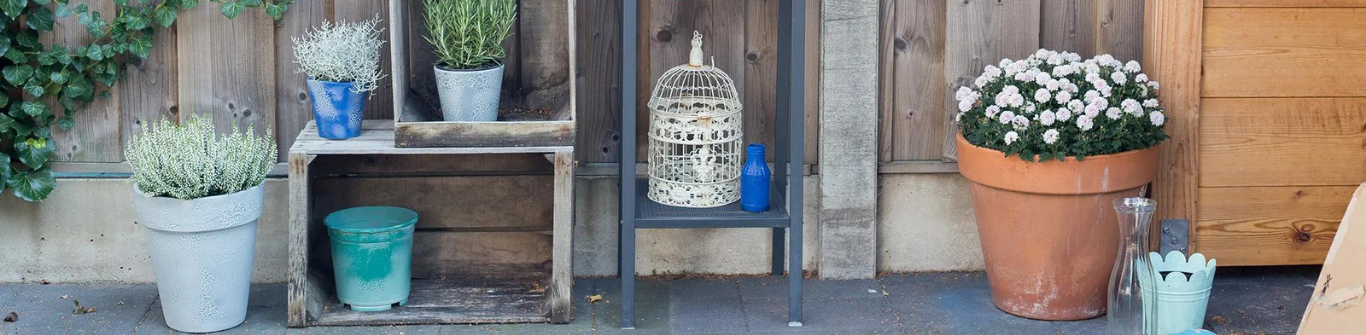 Gi hagen din en vintage stil med litt Crackle Effect Spray.