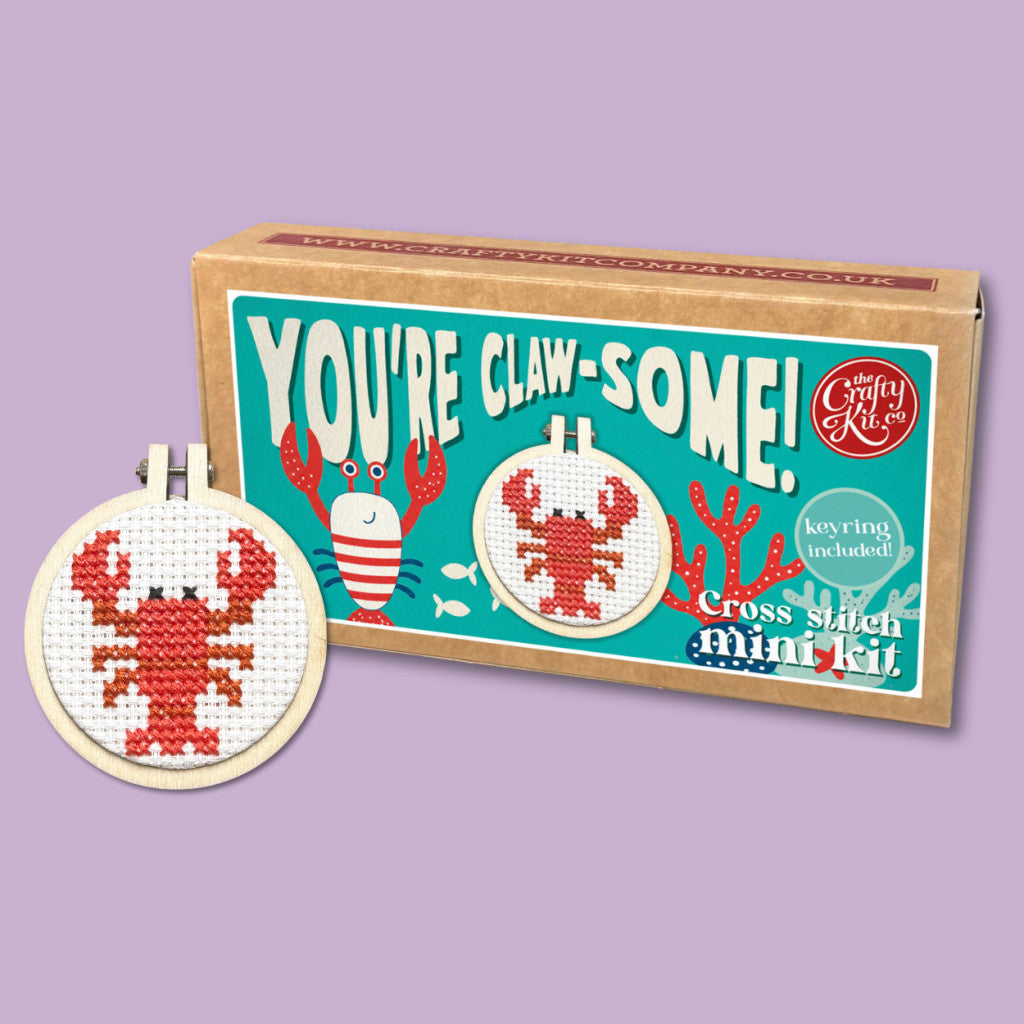 Mini korsstingsett i fyrstikkeske - You're Claw-some!