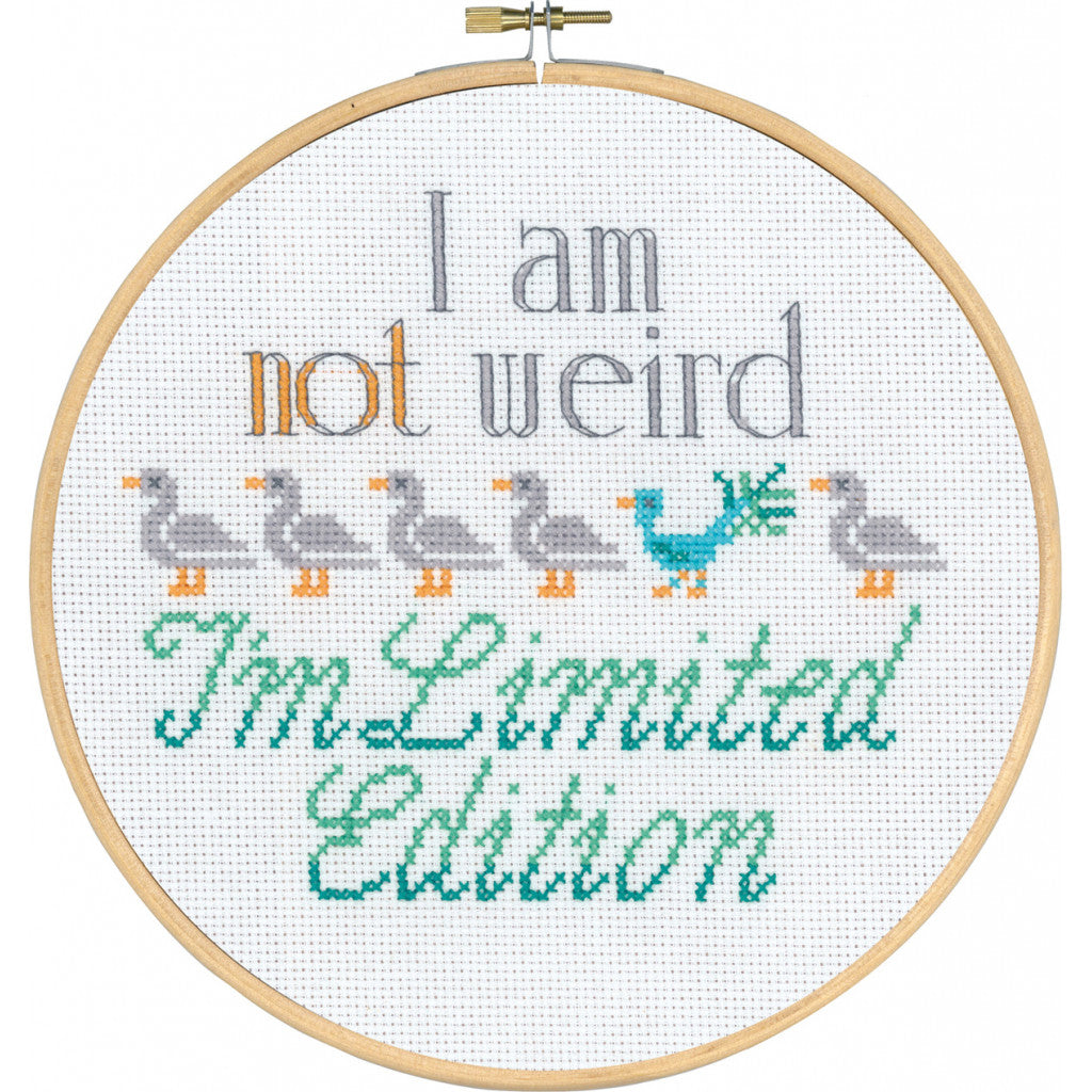 Eva Rosenstand Korsstingsbroderi - I'm not weird ø20 cm