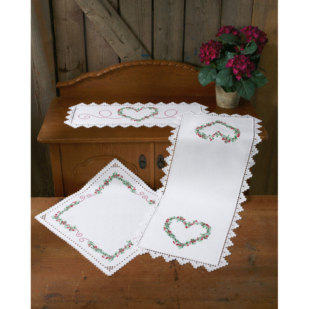 Hardanger Duk - Vinterbær 49x49cm
