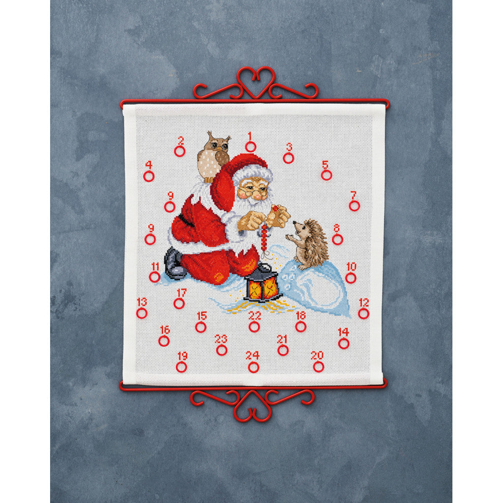 Korsstingsbroderi Adventskalender - Nissen mater Pinnsvinet 35x38cm