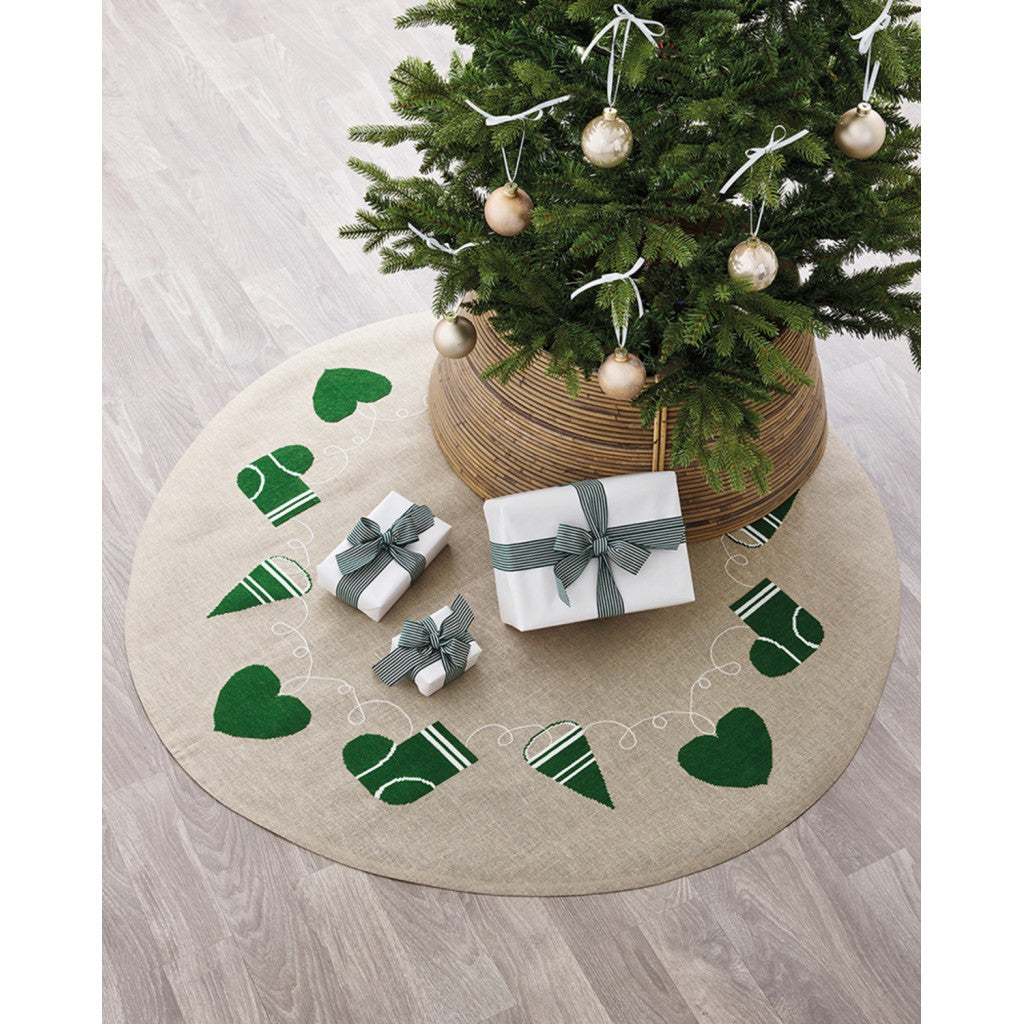 Korsstingsbroderi Juletreteppe - Hjerte og kremmerhus, 125cm