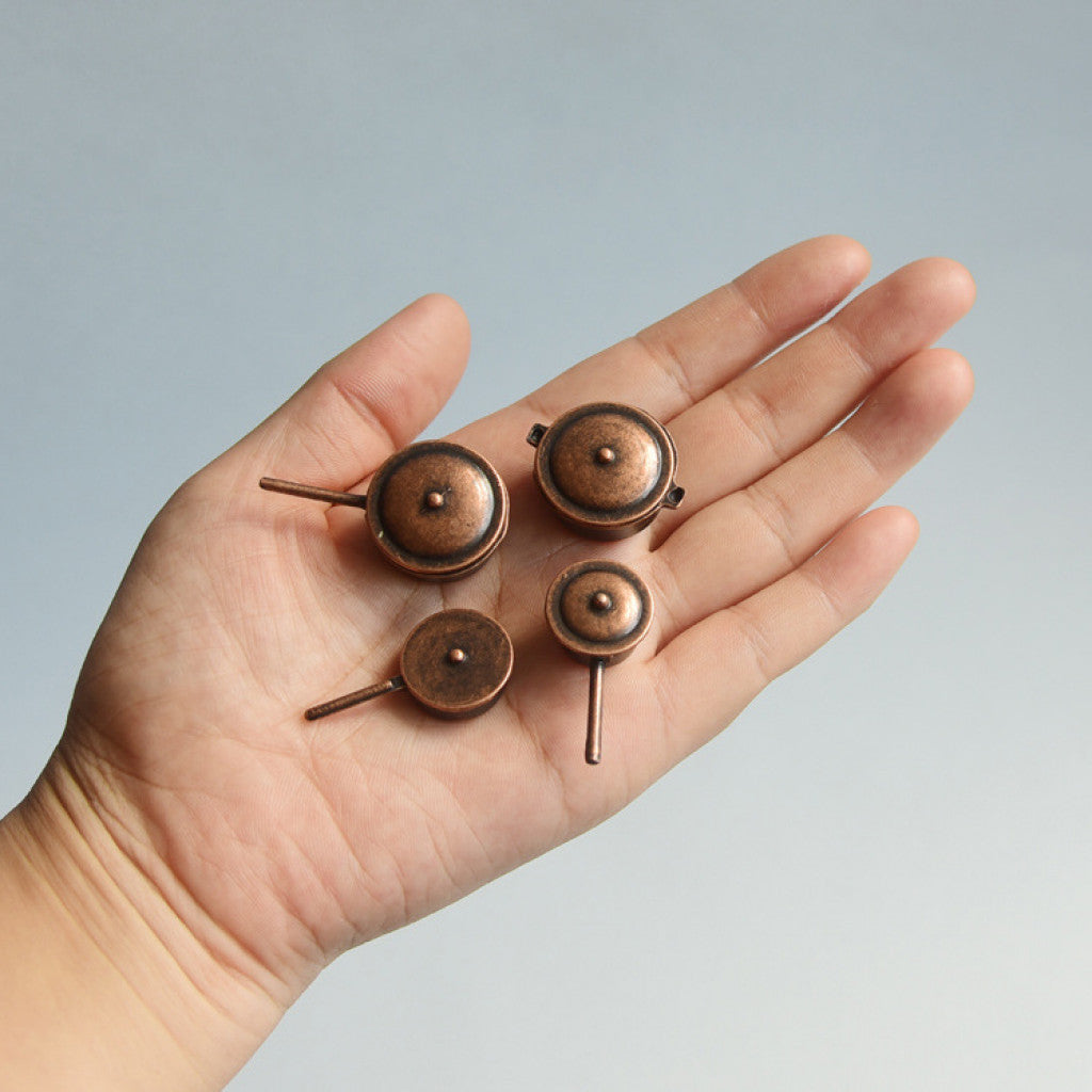 #1 Miniatyrer i Metall, Kobber - 4stk Kjeler