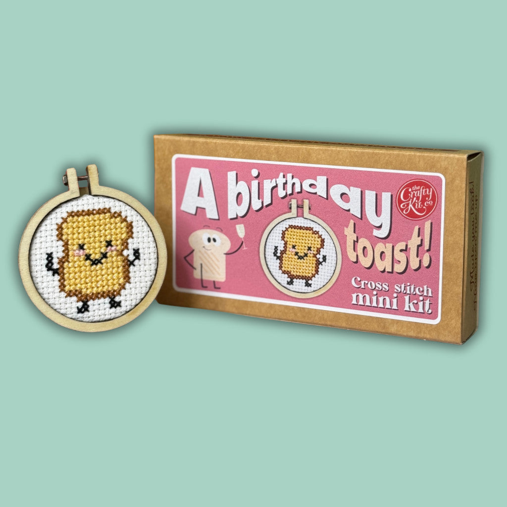 Mini korsstingsett i fyrstikkeske - A Birthday Toast
