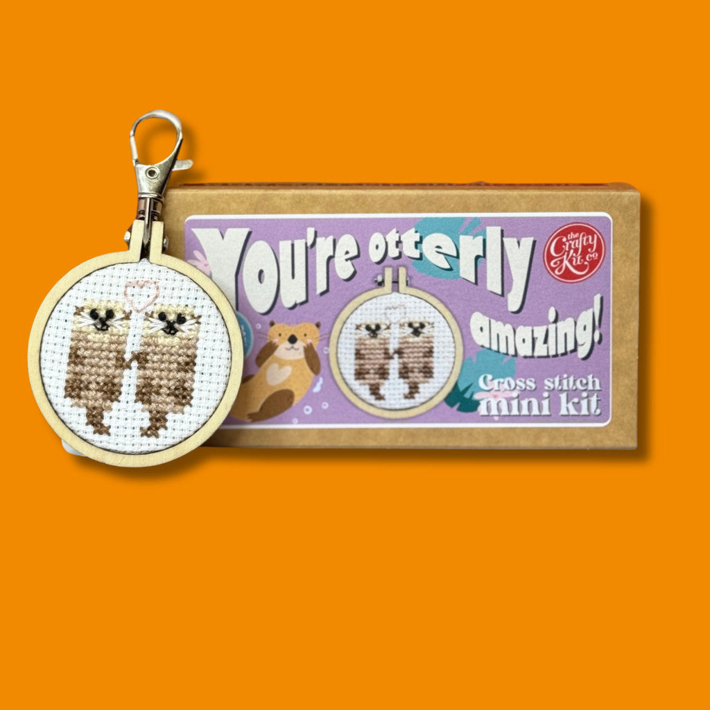 Mini korsstingsett i fyrstikkeske - You're otterly amazing!