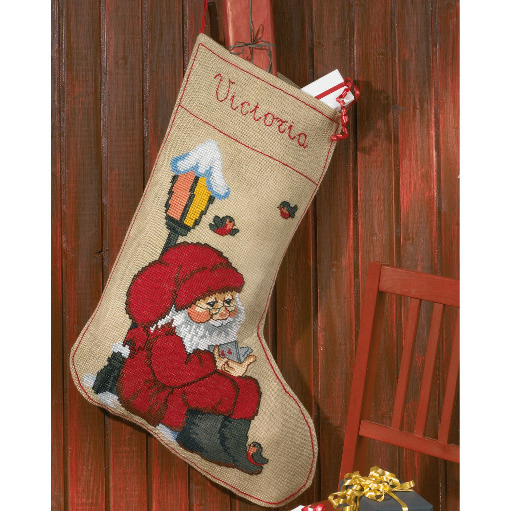 Korsstingsbroderi Julestrømpe - Nisse under Lykten,  57x81cm