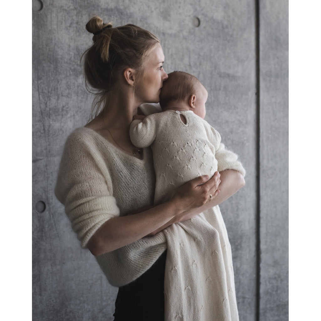 Mønster PetiteKnit - Ellens Dåpskjole