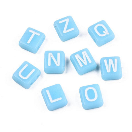 Alfabetperler Flat Rektangel 8x9mm (2 hull) - Hvit på Babyblå - HobbyHimmelen