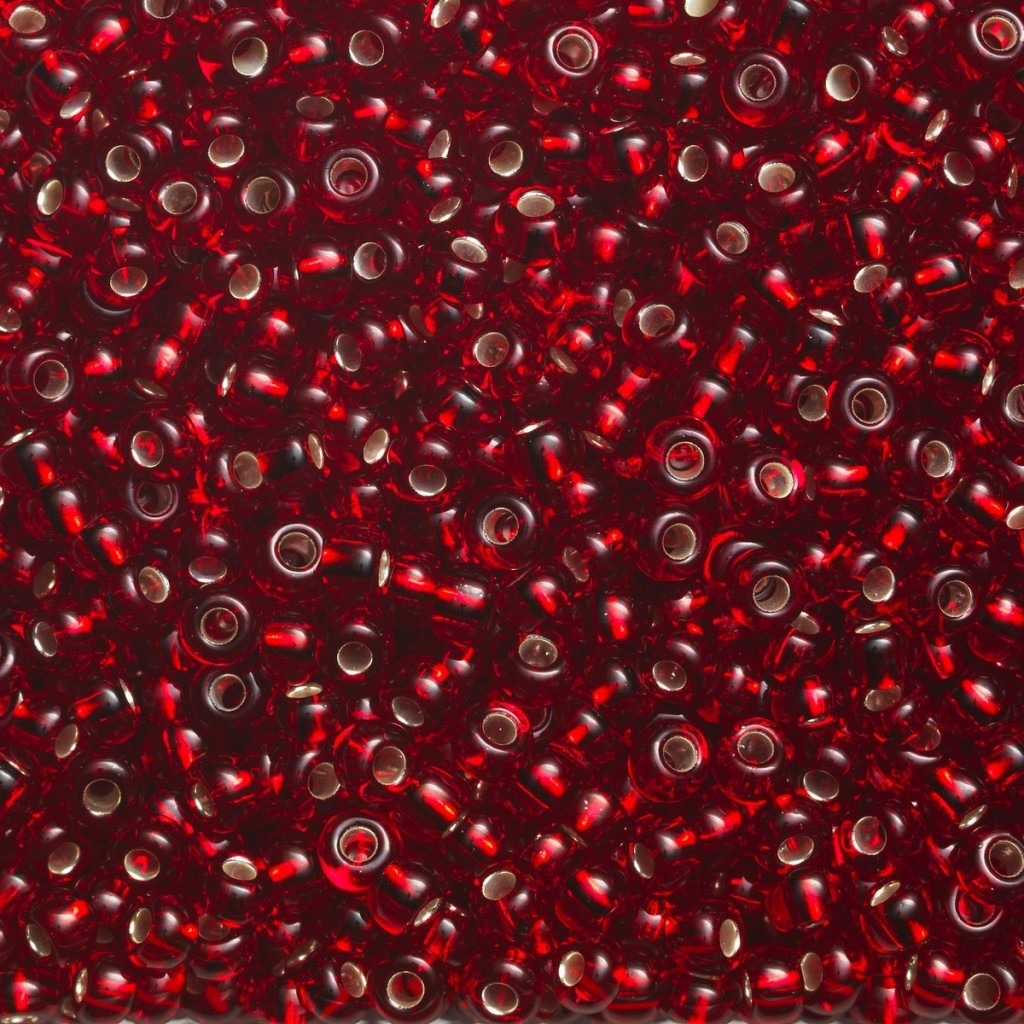 Rocaillesperle 6/0 - Rød Halvtransparent