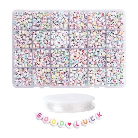 #1 Bokstavperler Sett med 1920stk & Smykkestrikk - Rund flat, Fargemiks på Hvit - HobbyHimmelen