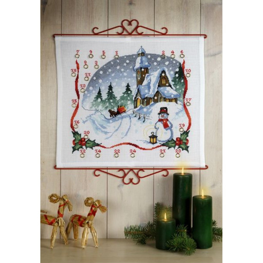 Korsstingsbroderi - Adventskalender Kirke, 55x49cm
