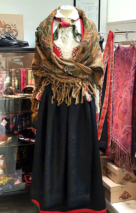 Wienersjal Frynset 140 x 140cm - Oliven/Oransje 020