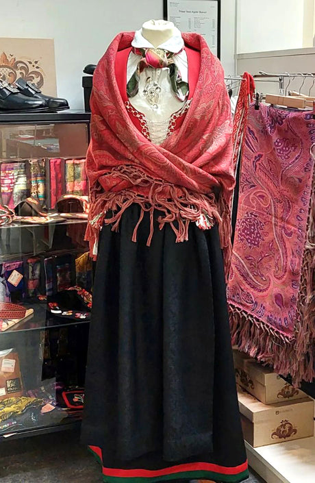 Wienersjal Frynset 140 x 140cm - Rød 097