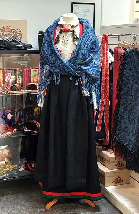 Wienersjal Frynset 140 x 140cm - Blå 005